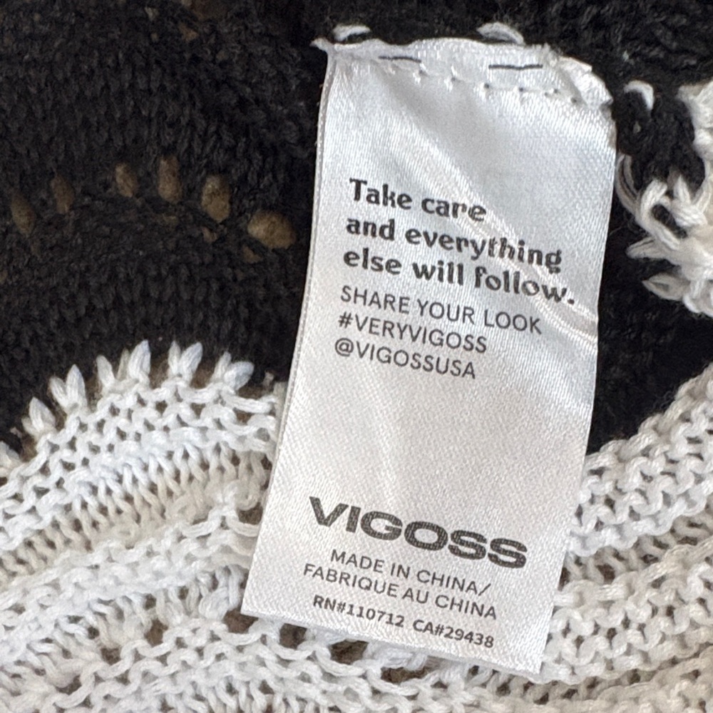 Vigoss Black & White Wavy Stripe Knit Sweater - Picture 4 of 8